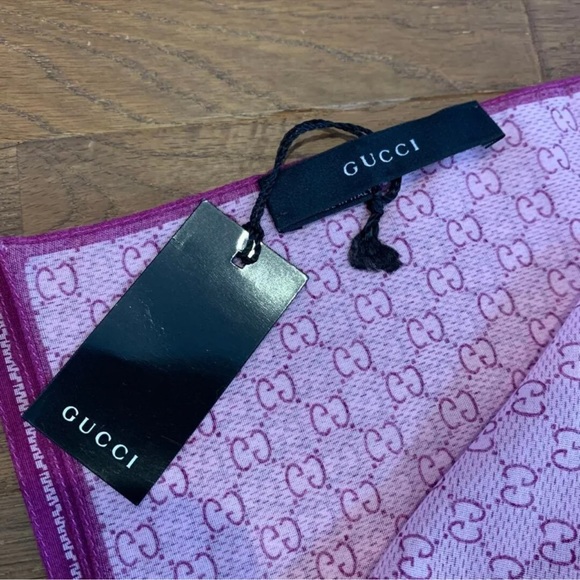 Authentic GUCCI GG Pattern Pink Scarf - Picture 2 of 8